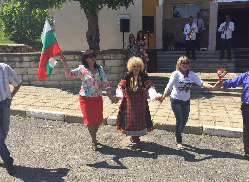 Караянчева уважи и пролетния събор в Пчеларово
