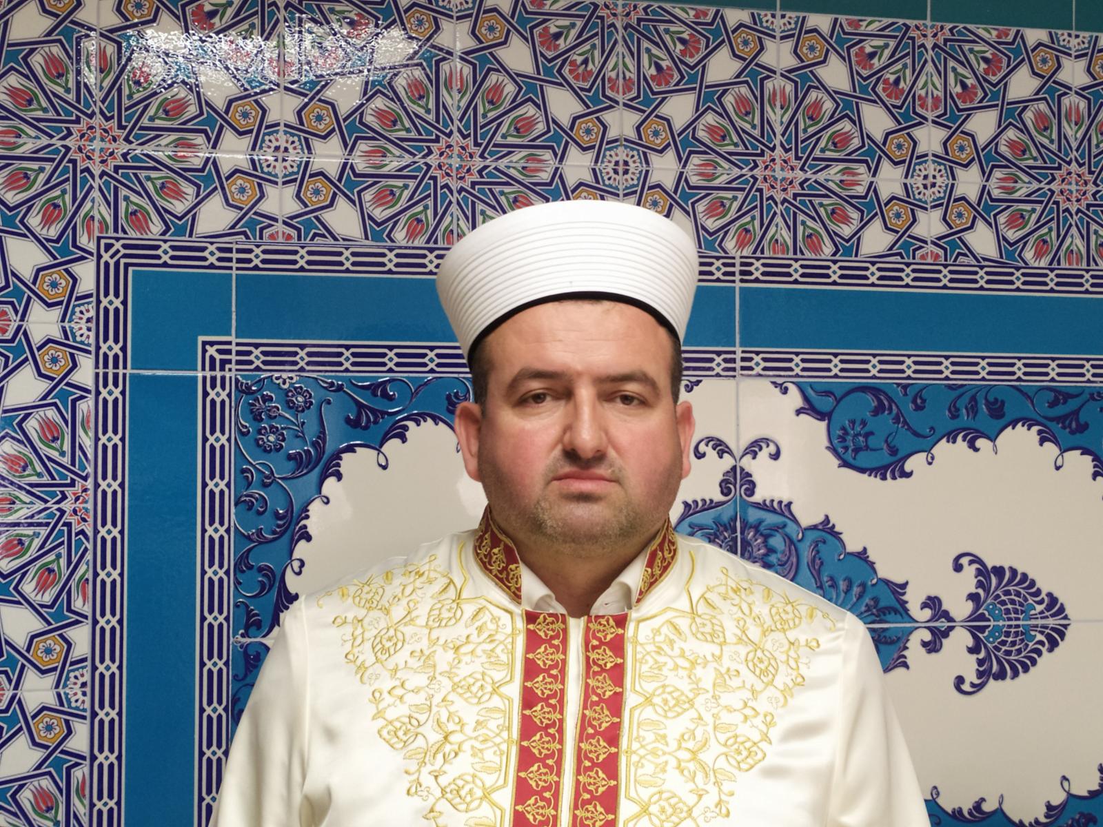   Поредица от ифтари за Рамазана в Кърджали, канят кмета и отец Петър в новата джамия